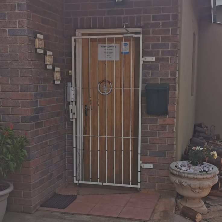 Entrance to the JES Accounting Services office in Paulpietersburg